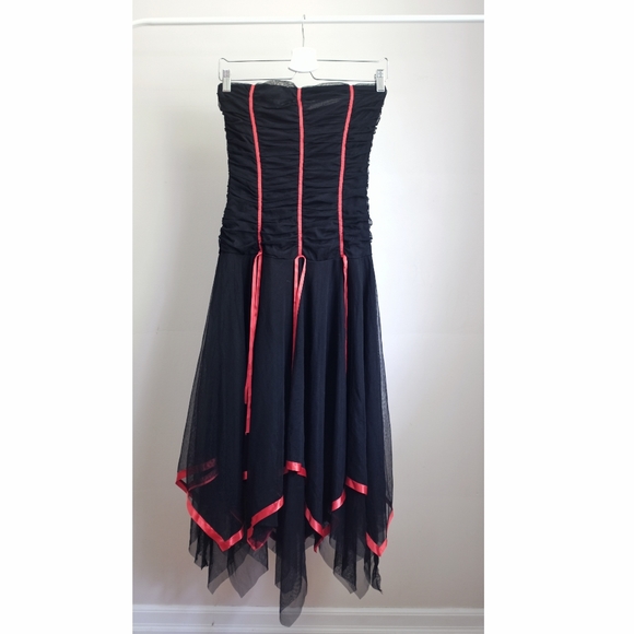 📌BOGO Strapless black dress with red ribbons - Picture 1 of 3